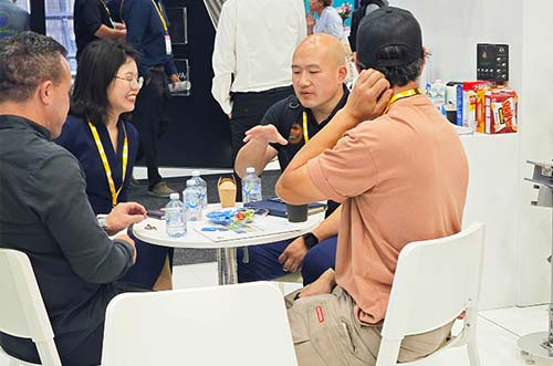 超越无限！U8体育官网亮相澳洲展，促进可再生能源发展