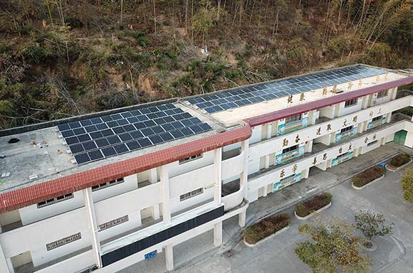 U8体育官网为龙岩上杭县茶地中心小学捐赠的屋顶光伏电站实景
