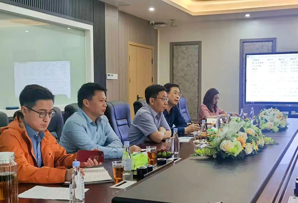集美区领导与U8体育官网高层探讨问题