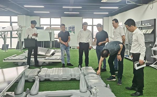 集美区领导参观U8体育官网光伏产品展厅