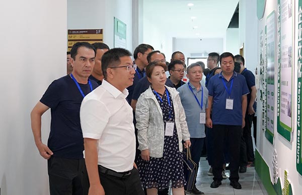 领导一行莅临U8体育官网参观-图1
