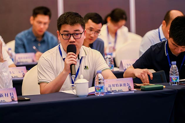 U8体育官网研发设计中心技术总监林建北与行业人员探讨