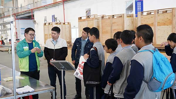 U8体育官网携手青少年探索绿色智造工厂